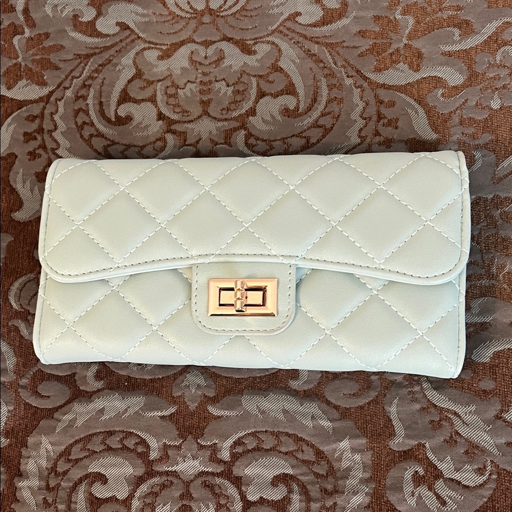 Elegant Cream Quilted Women's Bag